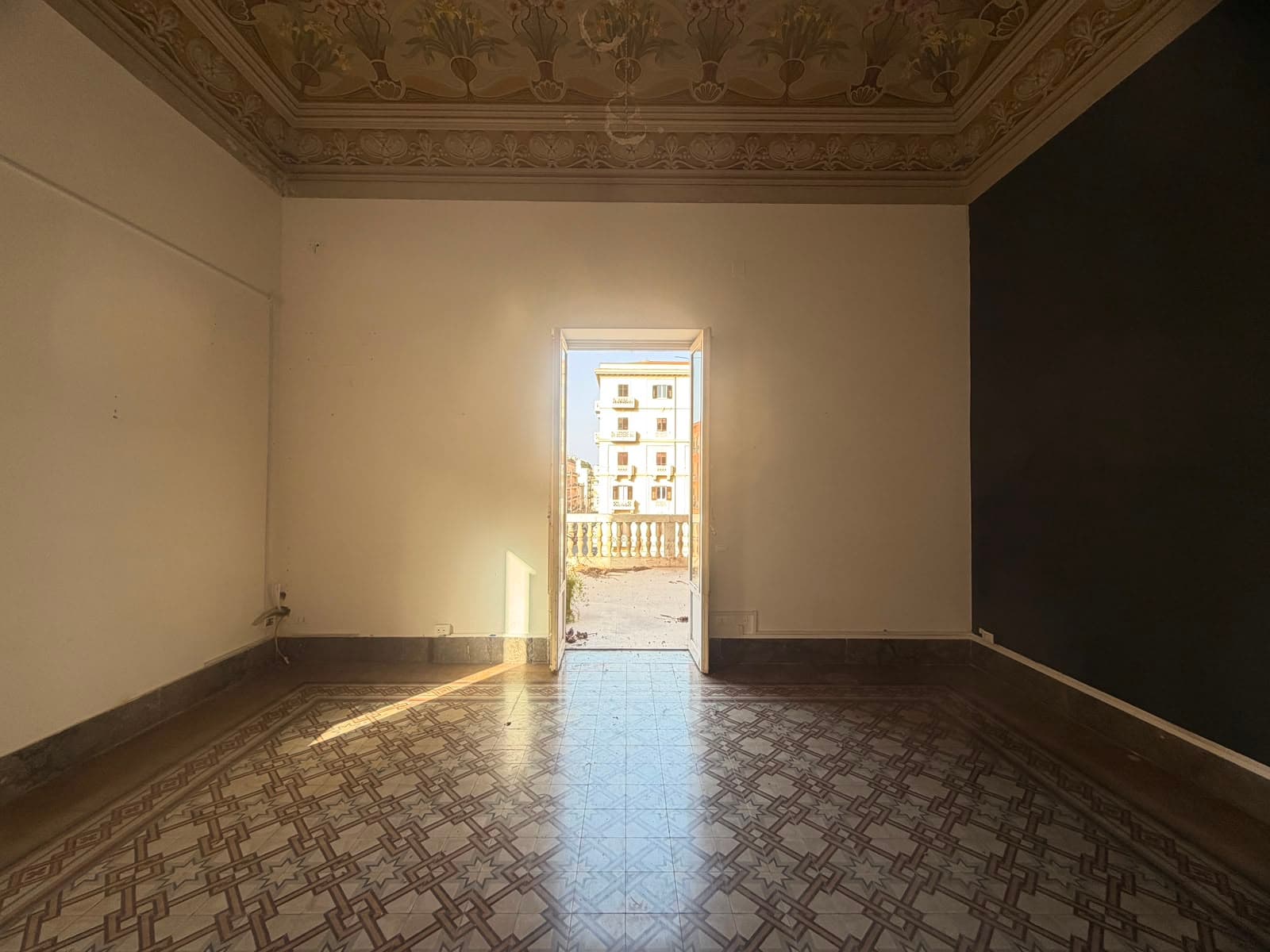 Via Caltanissetta: 280 mq, terrazza su via della Libertà