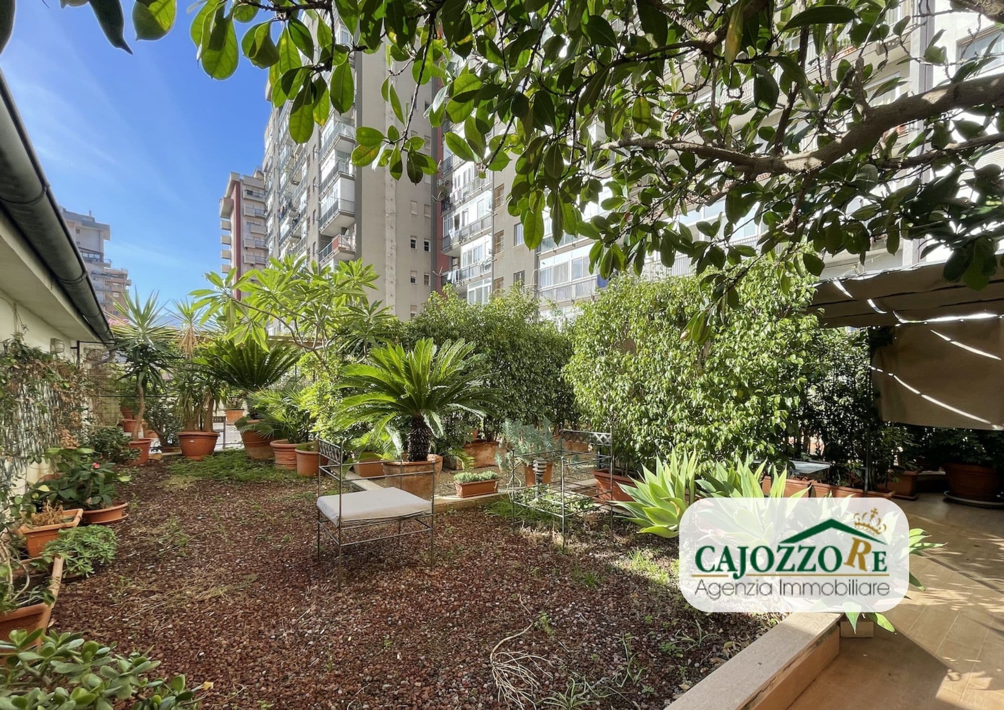 Viale del Fante: trilocale arredato con terrazzo