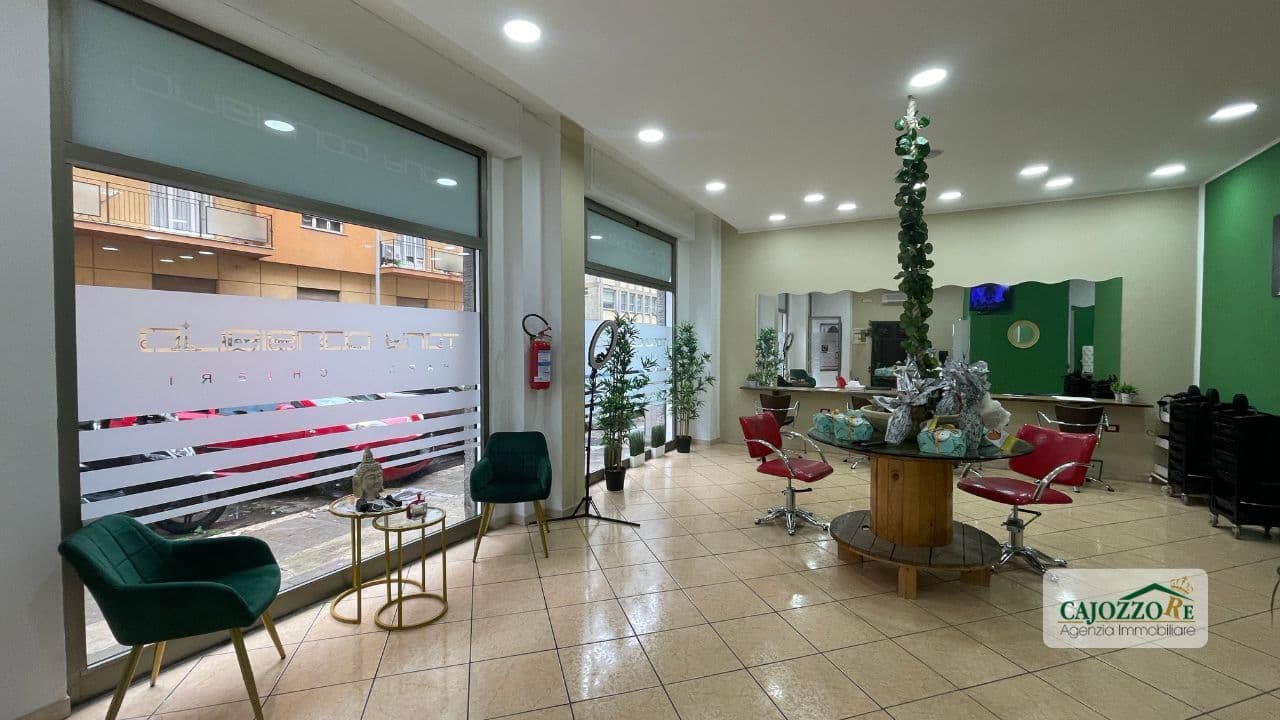 Villabianca/ Arimondi locale comm. 110 mq 3 luci